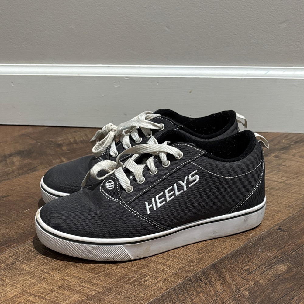 Heelys Kids Size 6 Dark Gray and White Sneakers - *NO WHEELS OR REMOVAL TOOL*